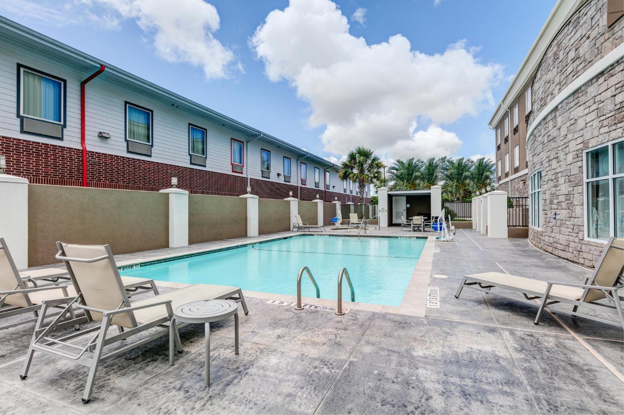 Holiday Inn Express Hotel & Suites Clute-Lake Jackson By Ihg Экстерьер фото