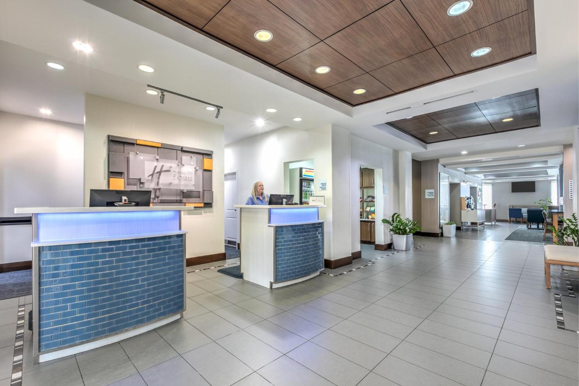 Holiday Inn Express Hotel & Suites Clute-Lake Jackson By Ihg Экстерьер фото
