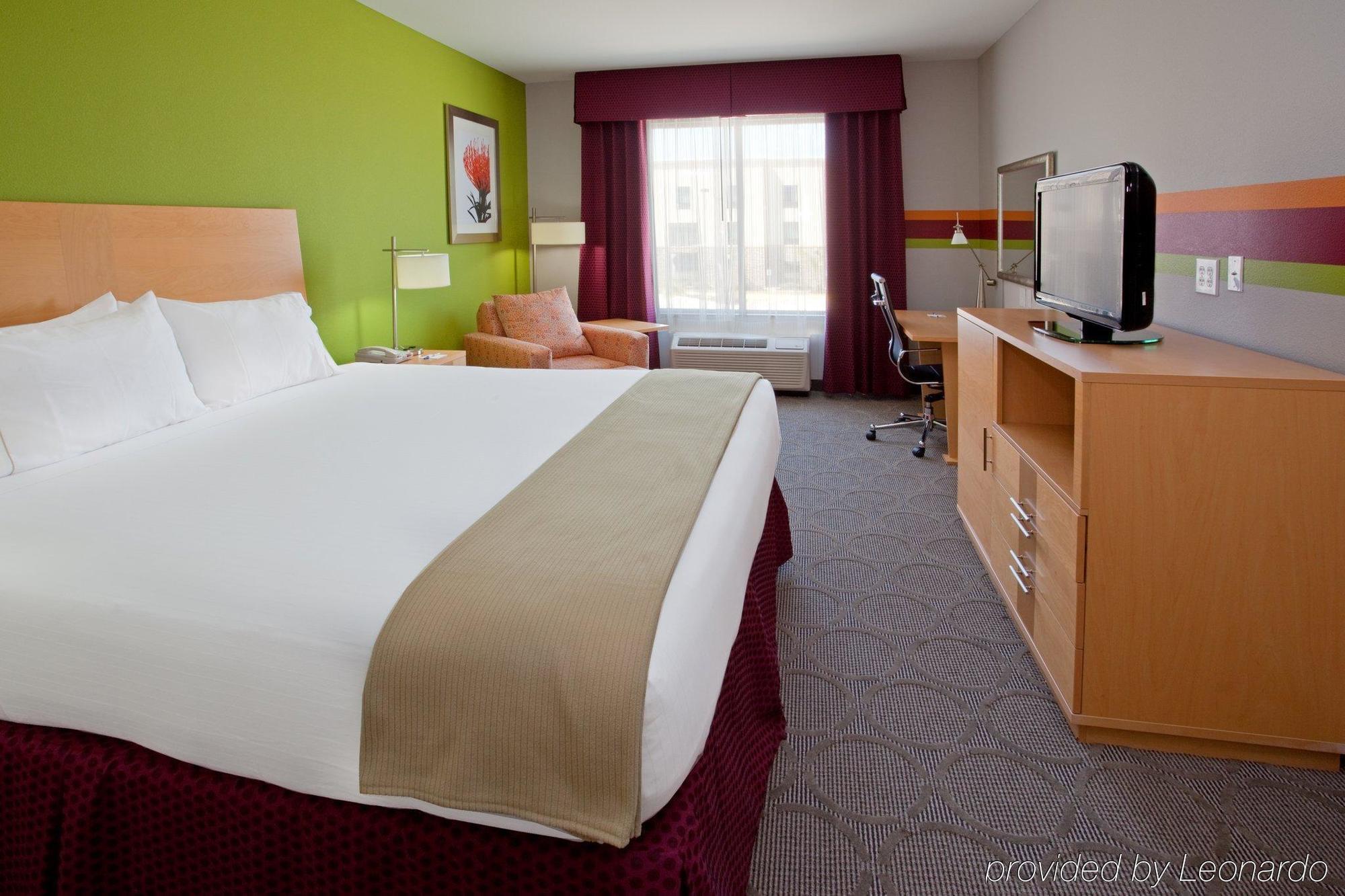Holiday Inn Express Hotel & Suites Clute-Lake Jackson By Ihg Номер фото