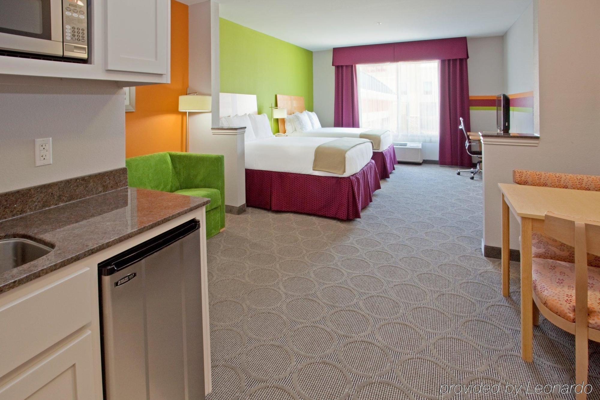 Holiday Inn Express Hotel & Suites Clute-Lake Jackson By Ihg Номер фото
