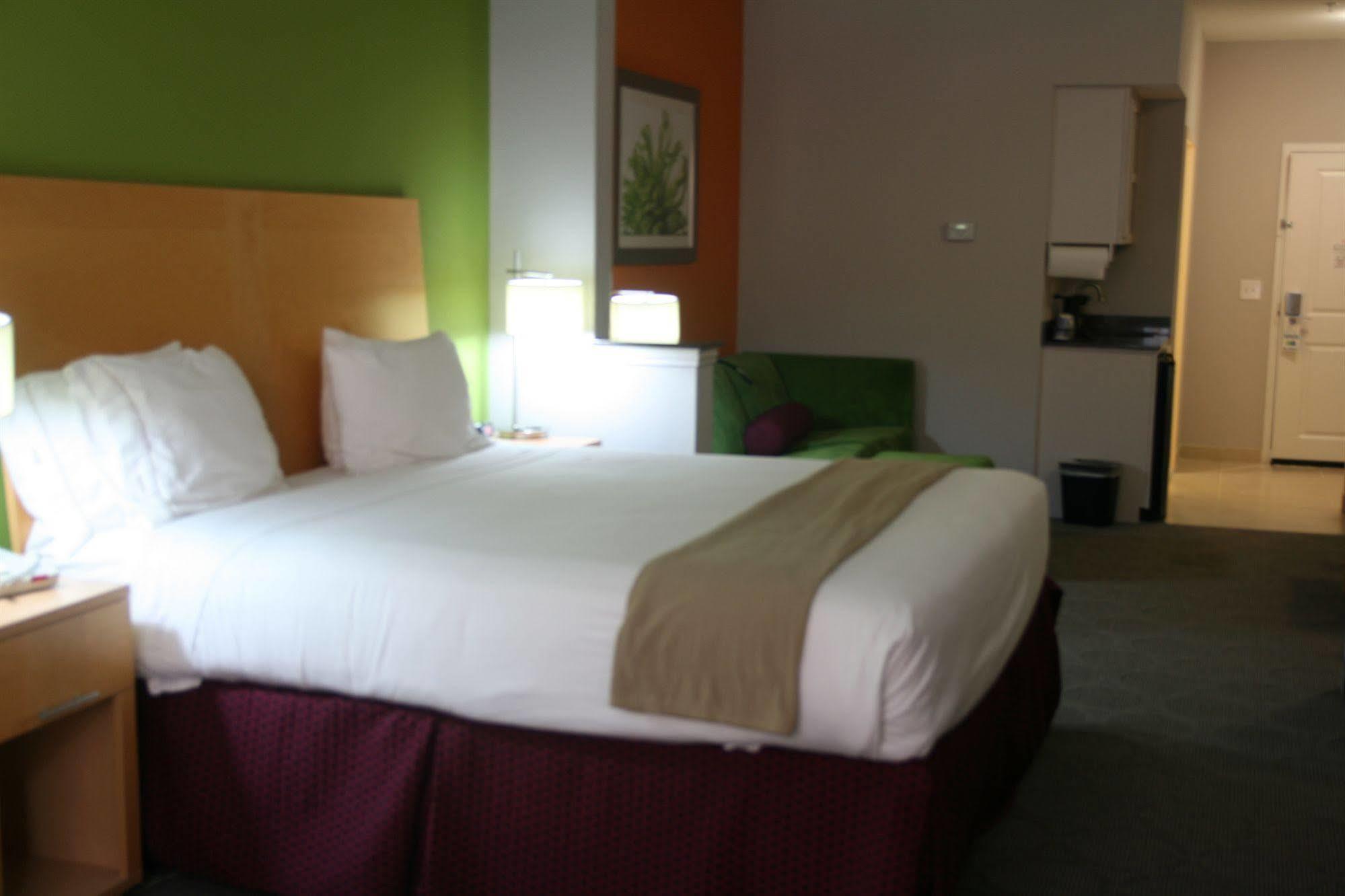 Holiday Inn Express Hotel & Suites Clute-Lake Jackson By Ihg Экстерьер фото